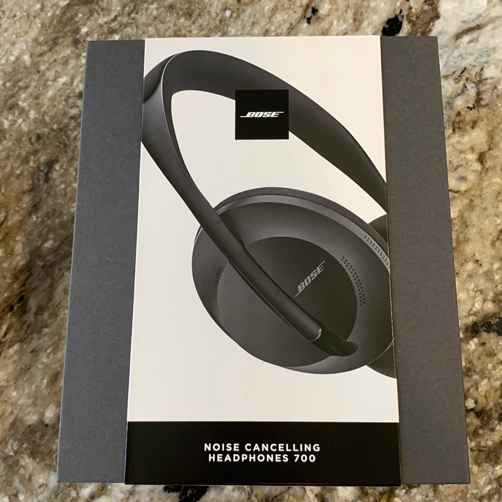 COPY - Brand new never used Bose noise cancelling headphones